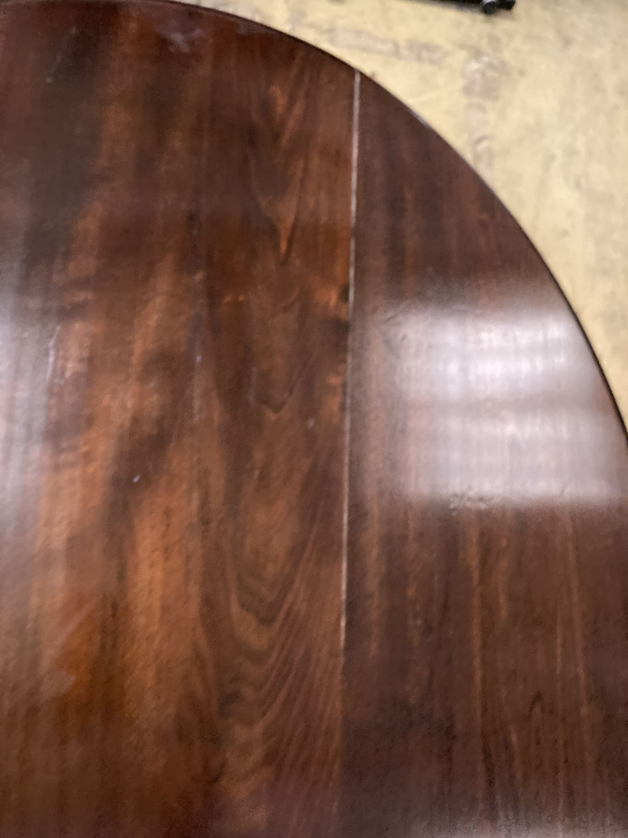 A Victorian oval mahogany tilt top loo table, width 105cm, depth 82cm, height 72cm